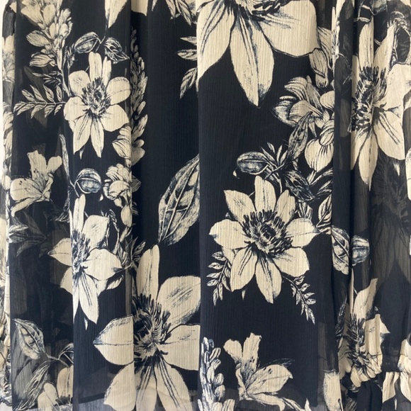 H&M Black & Ivory Floral Print Tie Flowy Blouse Top Size 4 - Picture 12 of 13